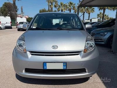 Usata Daihatsu Sirion 87 CV (63 kW) 2007 Grigio Utilitaria
