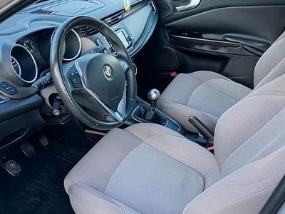 Second-hand Alfa Romeo Giulietta 109 CP (80 kW) 2013 Gri Hatchback