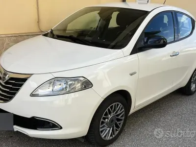 Usata Lancia Ypsilon 95 CV (69 kW) 2013 Bianco Utilitaria