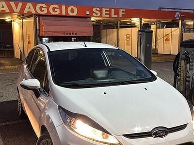 Usata Ford Fiesta 68 CV (50 kW) 2011 Bianco Utilitaria