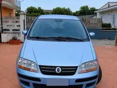 Usata Fiat Idea 69 CV (50 kW) 2004 Bluazzurro Monovolume