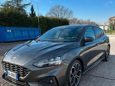 Grigio Usata 2019 Ford Focus ST-Line Berlina | 14.500 € (Buon prezzo)