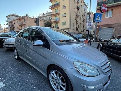 Usata Mercedes B200 Premium 140 CV (102 kW) 2010 Grigio Monovolume