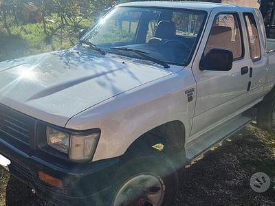 Begagnad Toyota HiLux 83 HK (61 kW) 1996 Vit Pickup