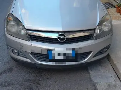 Usata Opel Astra 125 CV (91 kW) 2011 Grigio Coupé