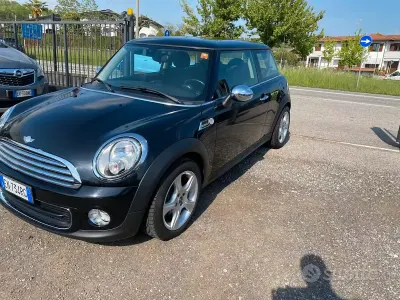 Begagnad Mini Cooper 75 HK (55 kW) 2012 Svart Halvkombi