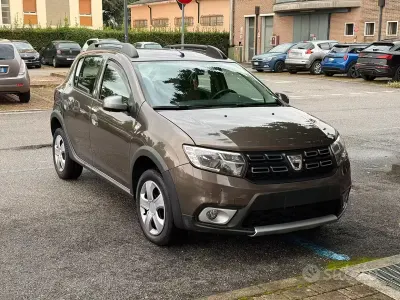 Usata Dacia Sandero Prestige 90 CV (66 kW) 2017 Marrone Utilitaria