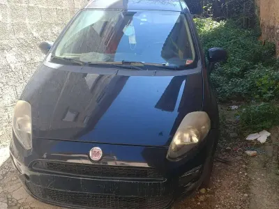 Usata Fiat Punto Pop 75 CV (55 kW) 2012 Blu/azzurro Utilitaria