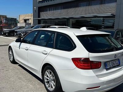 Begagnad BMW 320 129 HK (94 kW) 2015 Vit Kombi