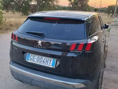 Usata Peugeot 3008 Active 120 CV (88 kW) 2017 Nero SUV