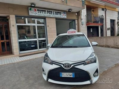 Usata Toyota Yaris 69 CV (50 kW) 2016 Bianco Berlina