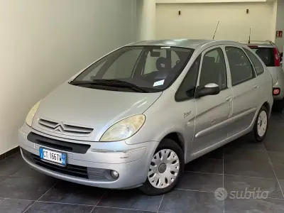 Usata Citroën Xsara Picasso 95 CV (69 kW) 2005 Grigio Monovolume