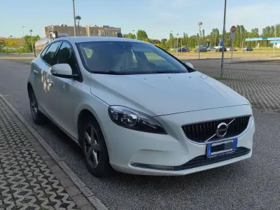 Usata Volvo V40 Kinetic 120 CV (88 kW) 2018 Bianco Berlina