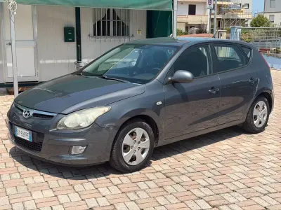 Usata Hyundai i30 Active 90 CV (66 kW) 2009 Grigio Berlina