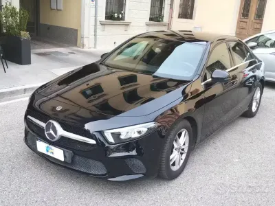 Gebraucht Mercedes A180 Business 116 PS (85 kW) 2019 Schwarz Limousine