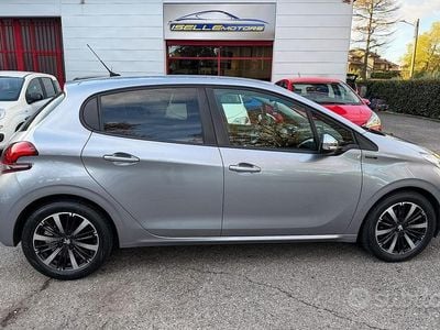 Usata Peugeot 208 Allure 82 CV (60 kW) 2019 Grigio Utilitaria