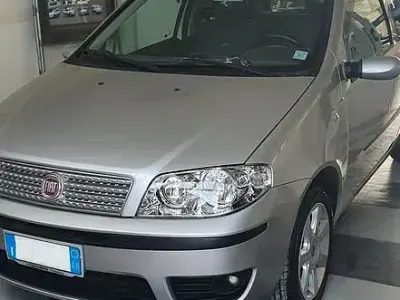 Usata Fiat Punto Dynamic 80 CV (58 kW) 2005 Grigio Utilitaria