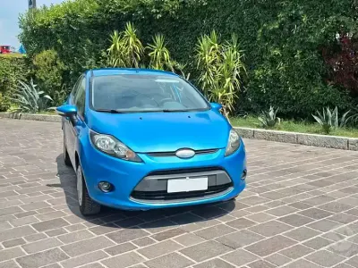 Usata Ford Fiesta Titanium 92 CV (67 kW) 2010 Blu Berlina