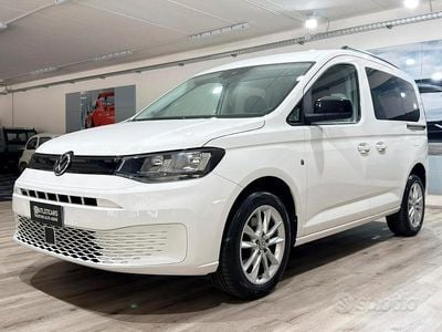 Usata VW Caddy 122 CV (89 kW) 2022 Bianco Monovolume