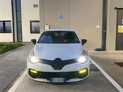 Käytetty Renault Clio IV R.S. 200 HP (147 kW) 2013 Valkoinen Sedan