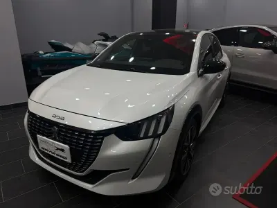 Usata Peugeot 208 GT 131 CV (96 kW) 2022 Bianco Utilitaria