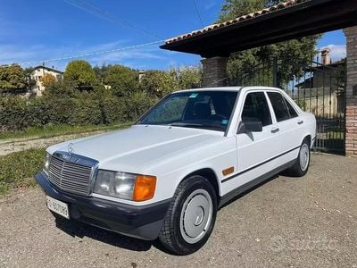 Usata Mercedes 190 72 CV (52 kW) 1985 Bianco Berlina