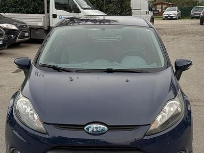 Usata Ford Fiesta Titanium 82 CV (60 kW) 2010 Blu Utilitaria