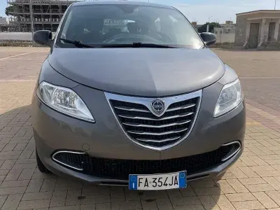 Usata Lancia Ypsilon 95 CV (69 kW) 2015 Grigio Utilitaria