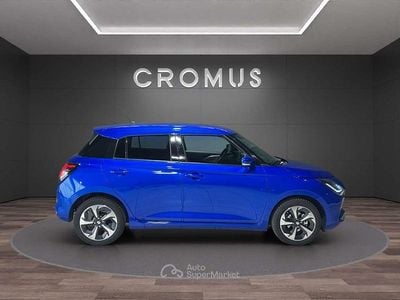 Nuova Suzuki Swift 83 CV (61 kW) 2025 Blu oceania metallizzato. Utilitaria