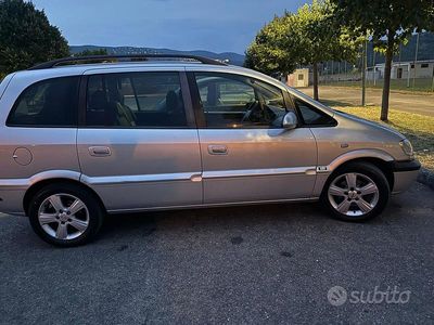Usata Opel Zafira 101 CV (74 kW) 2004 Grigio Monovolume
