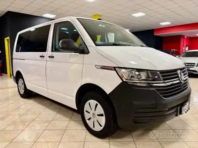 Usata VW Caravelle 110 CV (80 kW) 2023 Bianco Furgone