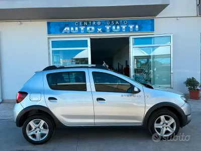 Usata Dacia Sandero Prestige 90 CV (66 kW) 2014 Grigio Berlina