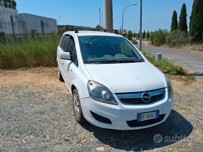 Usata Opel Zafira 150 CV (110 kW) 2011 Bianco Monovolume