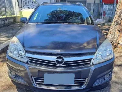Usata Opel Astra Enjoy 110 CV (80 kW) 2008 Grigio Station wagon