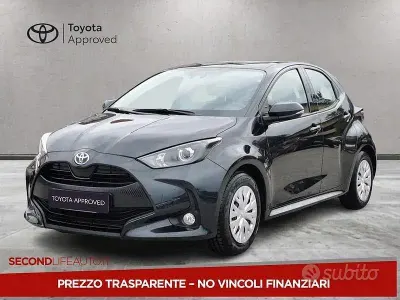 Brugt Toyota Yaris Hybrid Active 115 HK (84 kW) 2022 Sort Sedan
