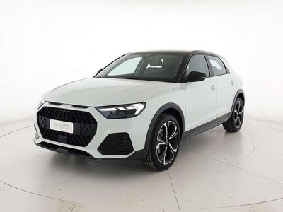 Bianco ghiacciaio metallizzato Nuova 2025 Audi A1 Ambiente Berlina | 30.900 € (Buon prezzo)
