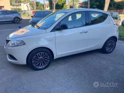 Usata Lancia Ypsilon Gold 69 CV (50 kW) 2016 Avorio chic Utilitaria