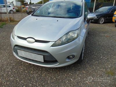 Usata Ford Fiesta 73 CV (53 kW) 2010 Grigio Berlina