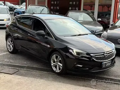 Usata Opel Astra Dynamic 110 CV (80 kW) 2018 Nero Berlina