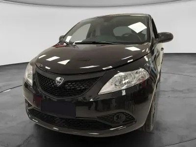 Usata Lancia Ypsilon Silver 70 CV (51 kW) 2023 Nero Utilitaria