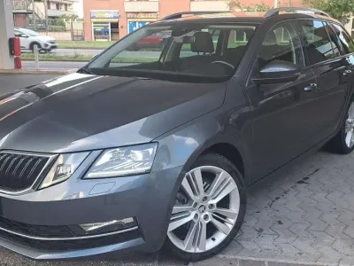 Usata Skoda Octavia Style 150 CV (110 kW) 2017 Grigio Station wagon