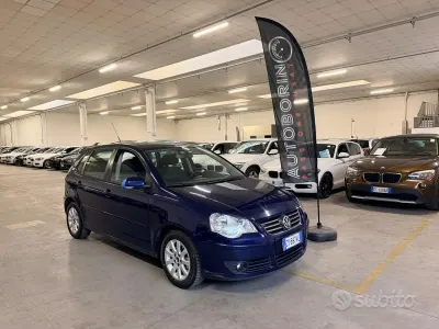 Usata VW Polo Sportline 101 CV (74 kW) 2005 Blu Utilitaria
