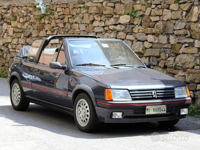 Usata Peugeot 205 113 CV (83 kW) 1986 Grigio Cabrio