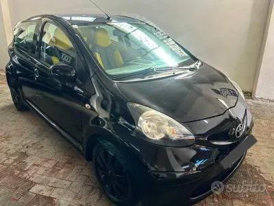 Second-hand Toyota Aygo 68 CP (50 kW) 2010 Negru Hatchback