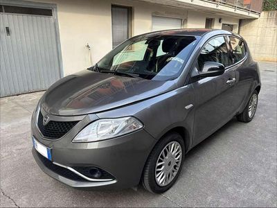 Usata Lancia Ypsilon Gold 95 CV (69 kW) 2017 Grigio Utilitaria