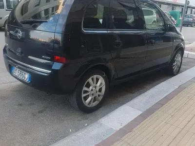 Usata Opel Meriva Cosmo 75 CV (55 kW) 2009 Nero Monovolume