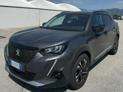 Usata Peugeot 2008 Allure 131 CV (96 kW) 2022 Grigio SUV