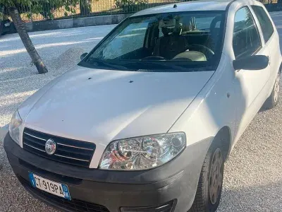 Usata Fiat Punto 60 CV (44 kW) 2005 Bianco Utilitaria