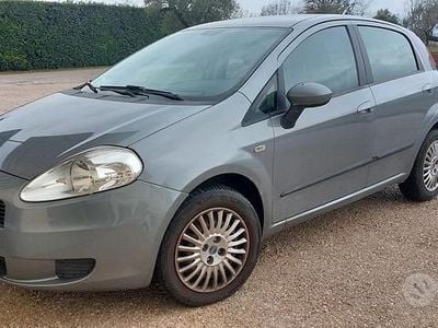 Usata Fiat Grande Punto 78 CV (57 kW) 2005 Grigio Utilitaria