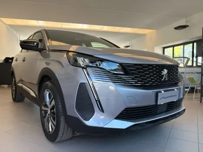 Usata Peugeot 3008 Allure 131 CV (96 kW) 2024 Grigio artense met SUV
